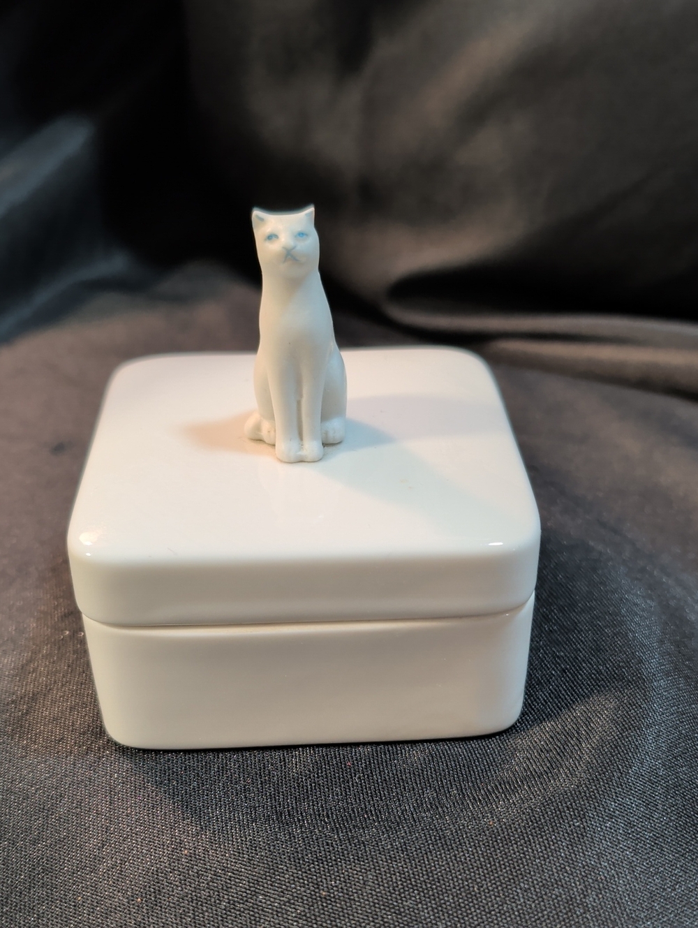 Vintage Japanese White Cat Trinket Box Rare!